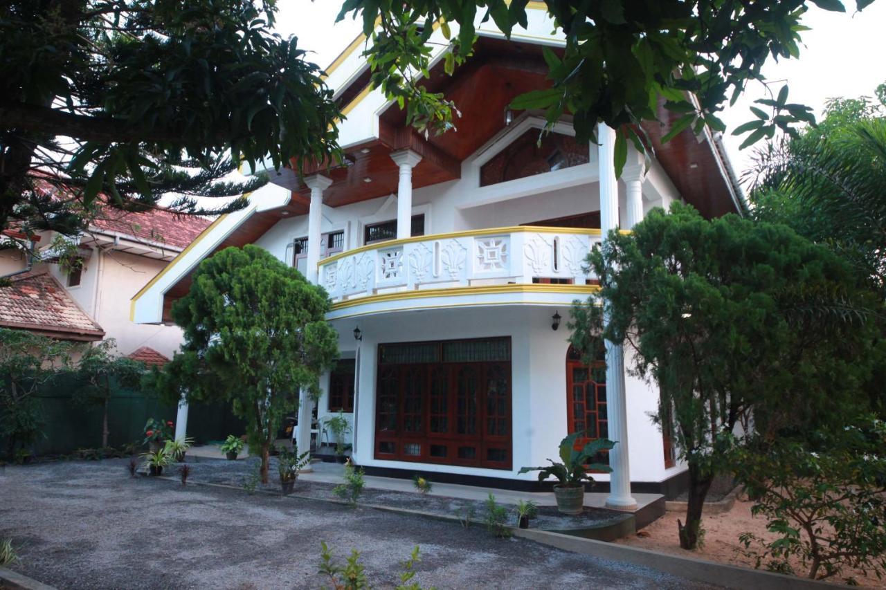 Airport Residence Inn Katunayaka Exterior foto
